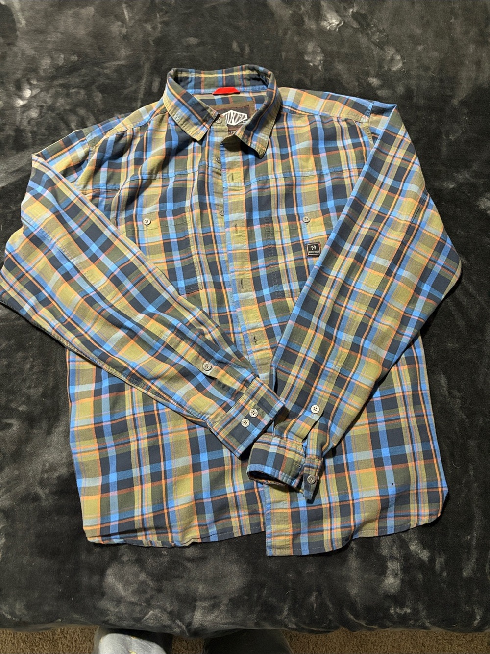 Casual Plaid Button-Down Shirt in Blue and Green